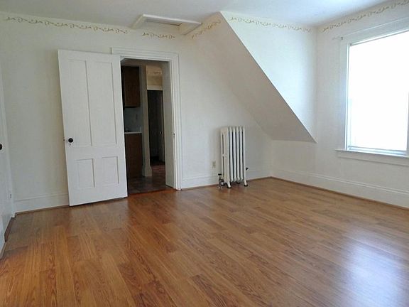 4th image of 231 Pleasant St APT 2