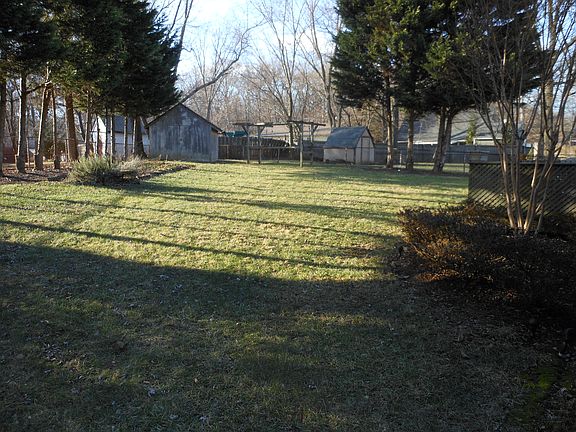 2nd image of 8010 Noel St