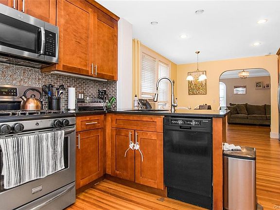 5th image of 251 E 234th St