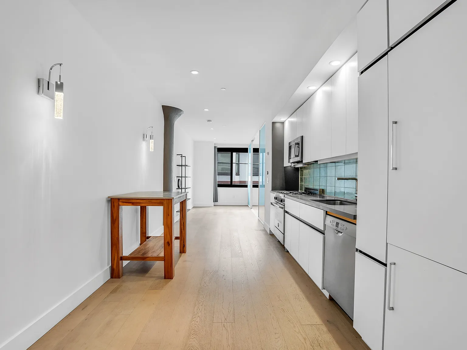 1 bed, 779 sqft, $3,900 — Photo 1
