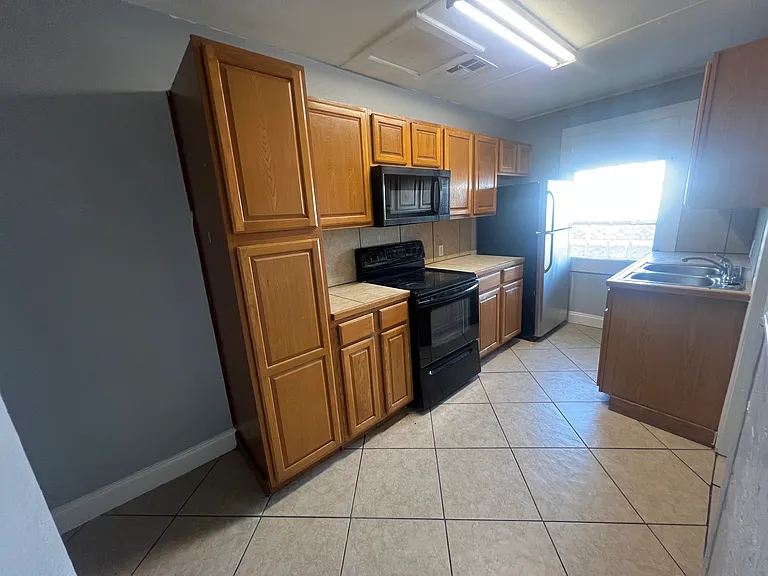 3816 Airline Dr #UPPER A — Photo 1