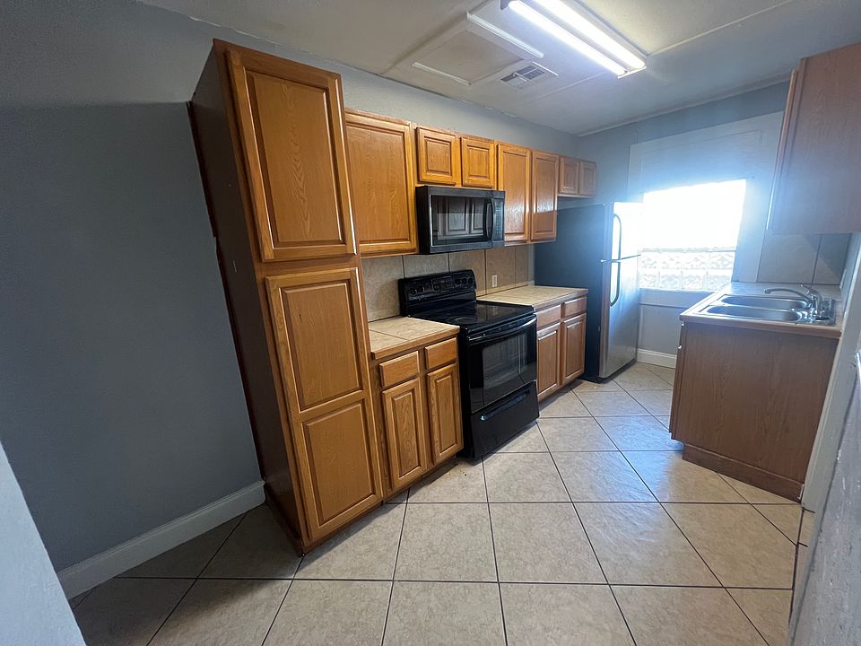 1st image of 3816 Airline Dr #A