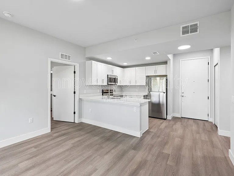 Las Palmas Apartments — Photo 41