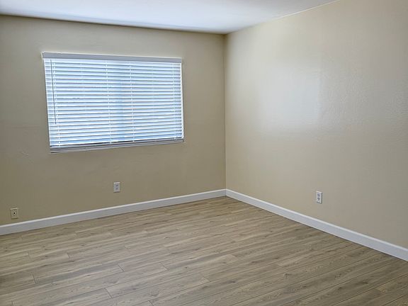 4th image of 455 Gaviota Ave APT 4