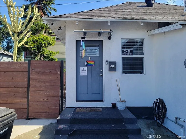 2828 E 10th St — Photo 2
