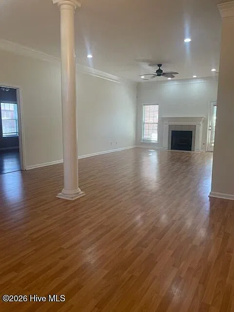 3 bed, 2.0 bath, 2414 sqft, $1,975 — Photo 2