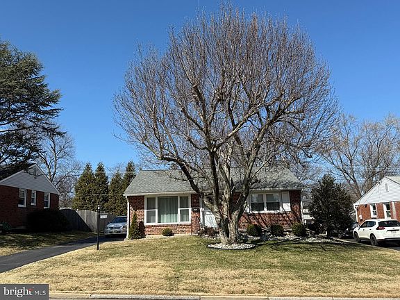 2nd image of 2427 Springview Rd