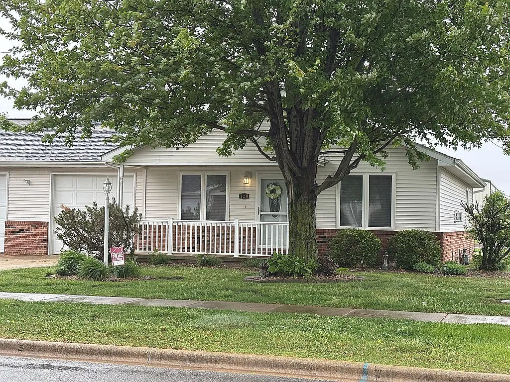 120 Easy St photo 1