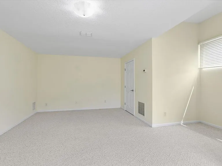 8884 Hampton Landing Dr E — Photo 27