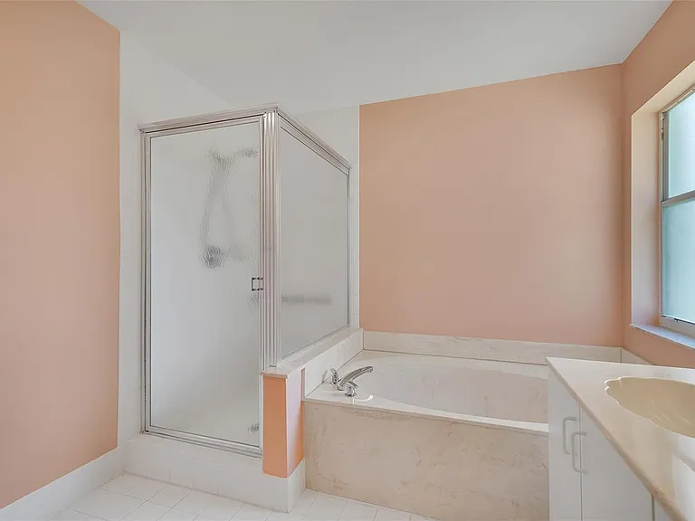5876 Regal Glen Dr #201 — Photo 32