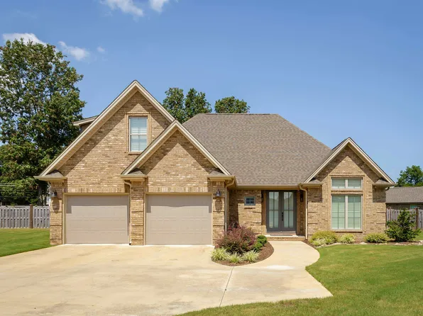 118 Tara Ct, Muscle Shoals, AL 35661