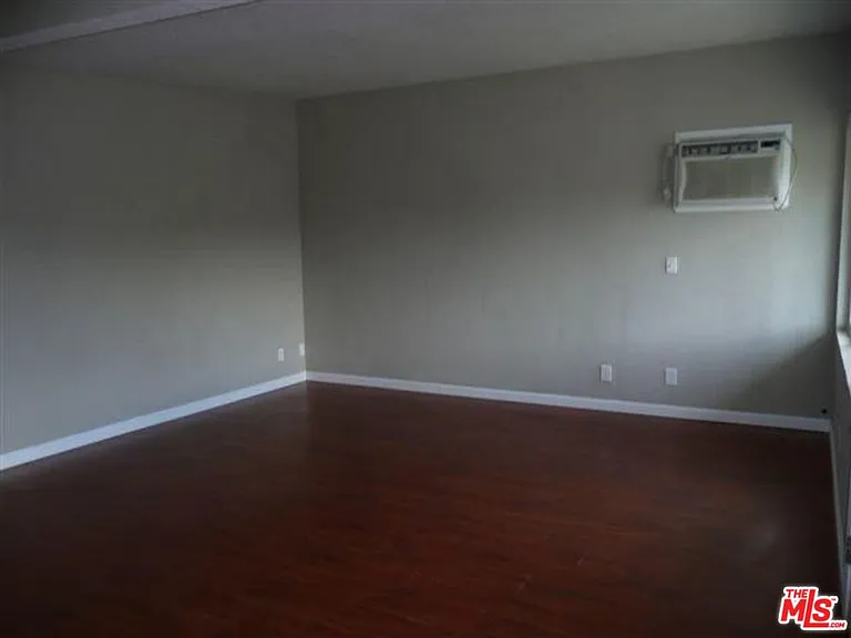 310 N Cherry St — Photo 5