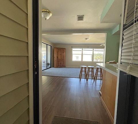 4th image of 221 S Sandpiper Rd