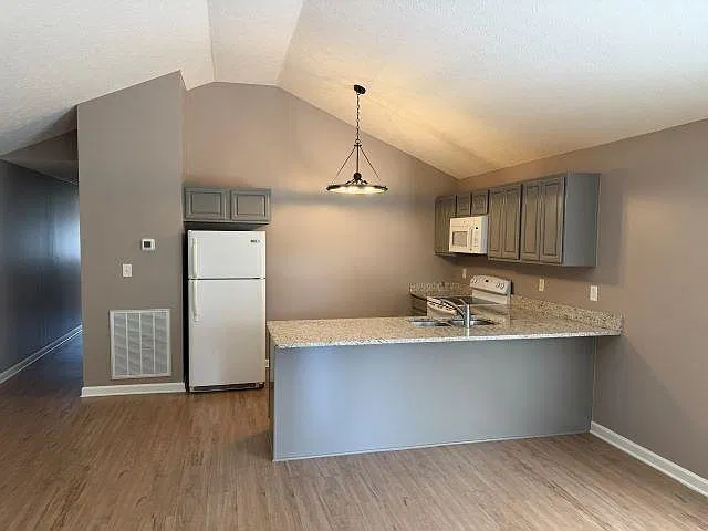 2 bed, 959 sqft, $1,225 — Photo 2
