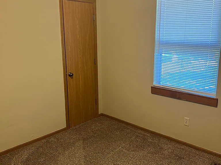 630-632 W Country Squire Ct — Photo 12
