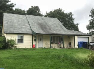 15 Garland Ln, Willingboro, NJ 08046