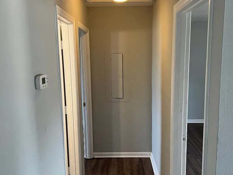 300 Carriage Ln — Photo 10