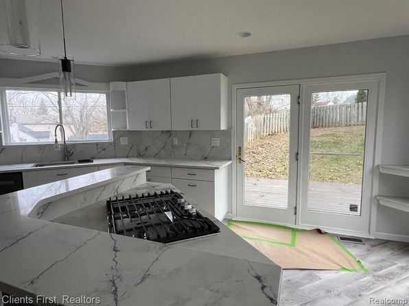 4199 Motorway Dr, Waterford, MI 48328