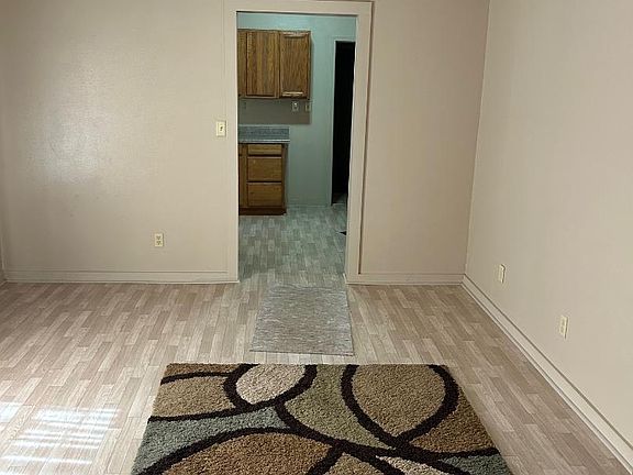 4th image of 507 Magnolia St