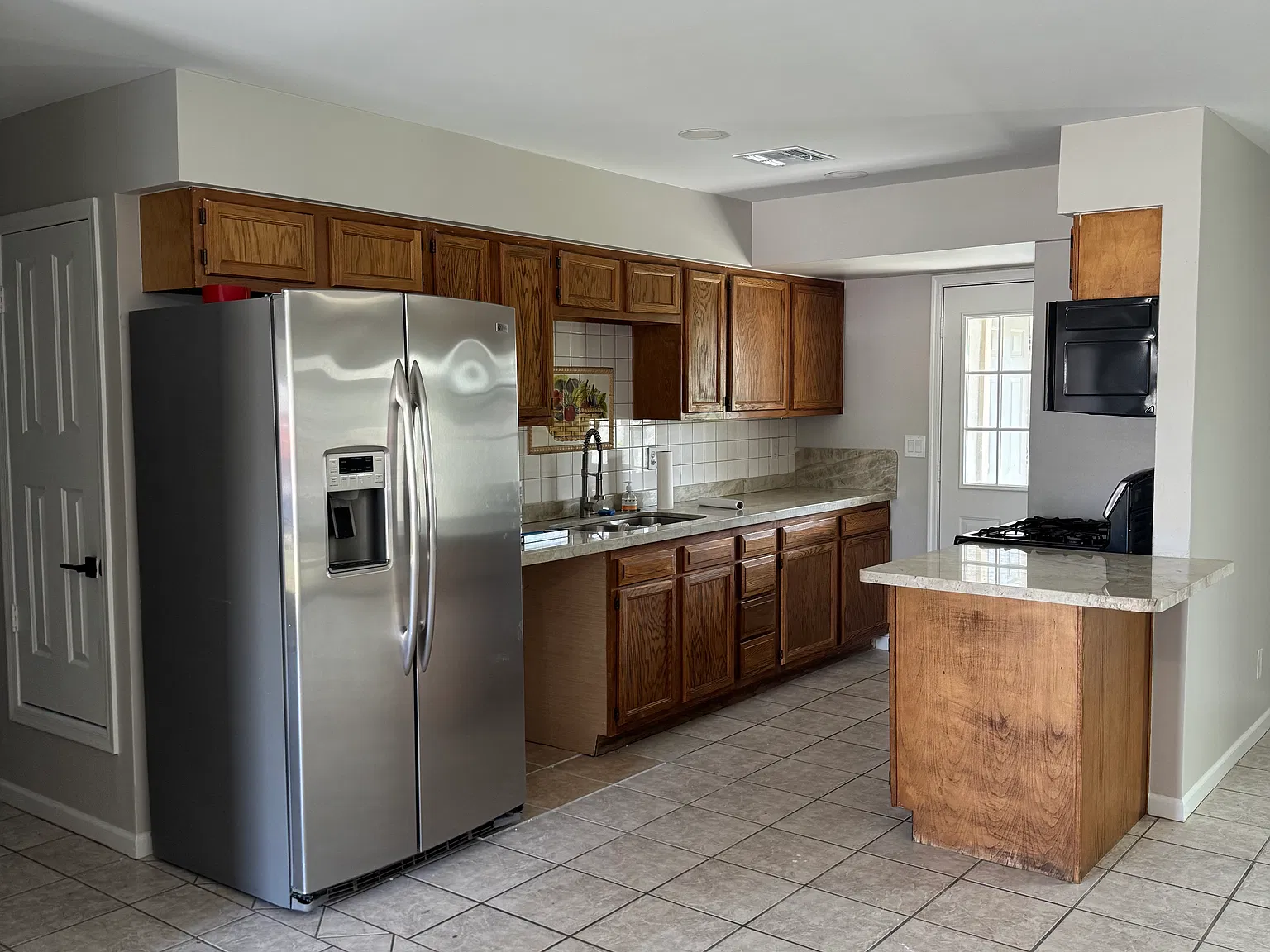3 bed, 1204 sqft, $2,200 — Photo 3