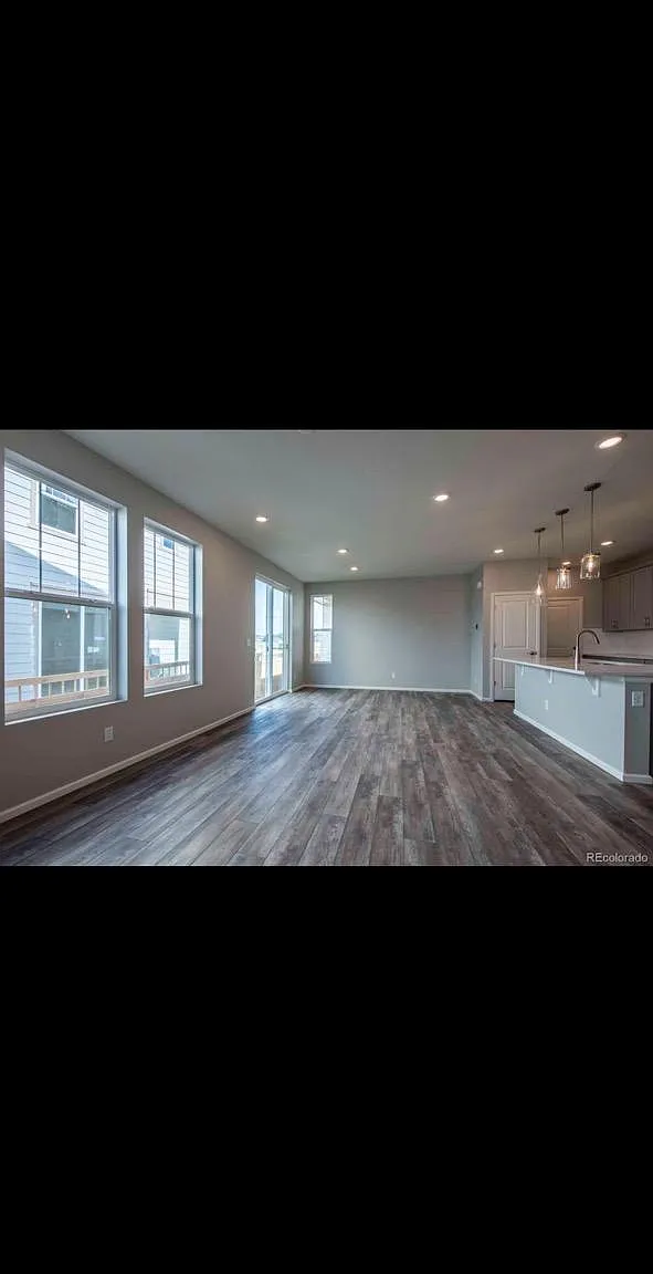 3 bed, 2743 sqft, $3,199 — Photo 4