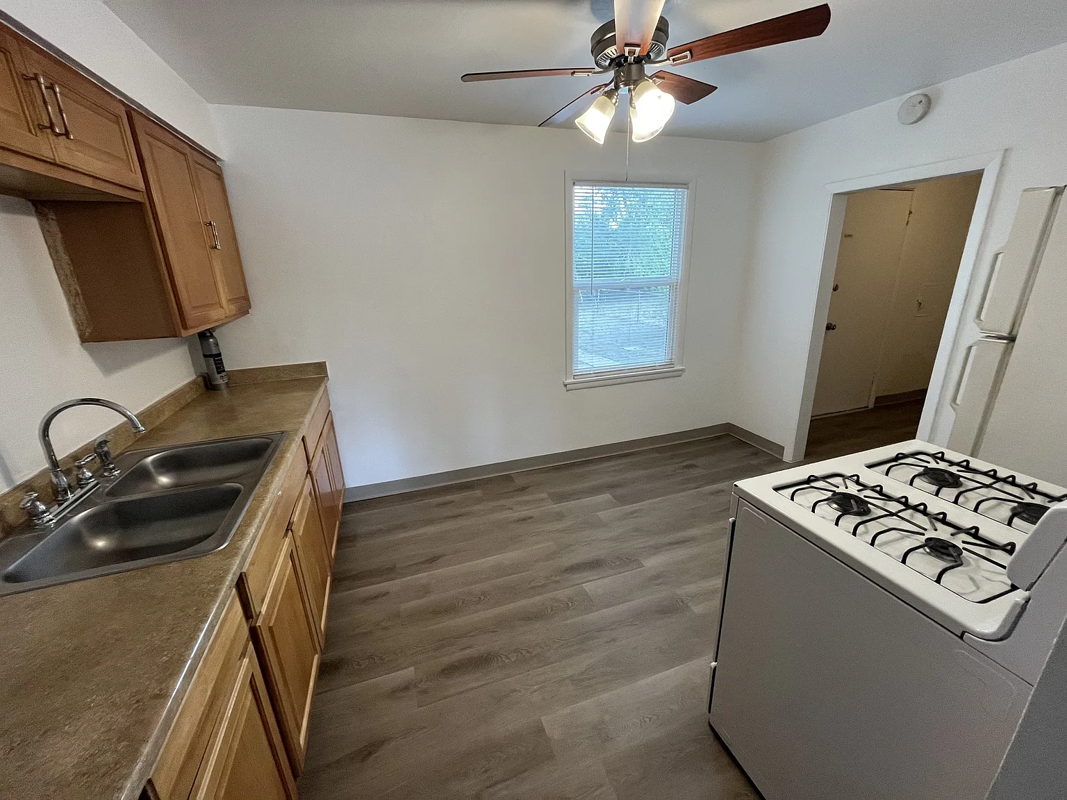 904 Sheridan Blvd - - — Photo 2