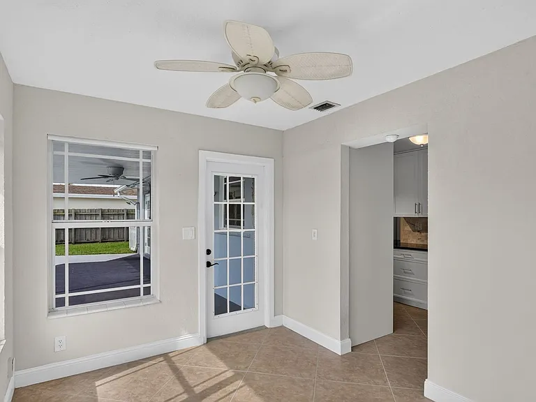 1240 SW 3rd Ter — Photo 28