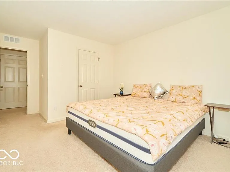 8255 Carnegie Ln — Photo 17