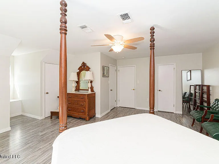 114 Menge Ave — Photo 34