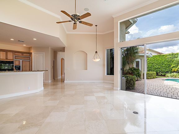 4th image of 15958 Laurel Creek Dr