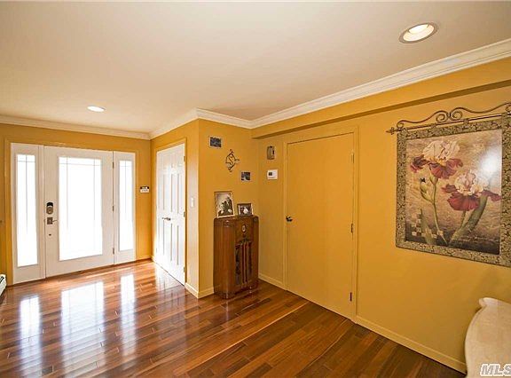 3rd image of 87 Woodview Ln