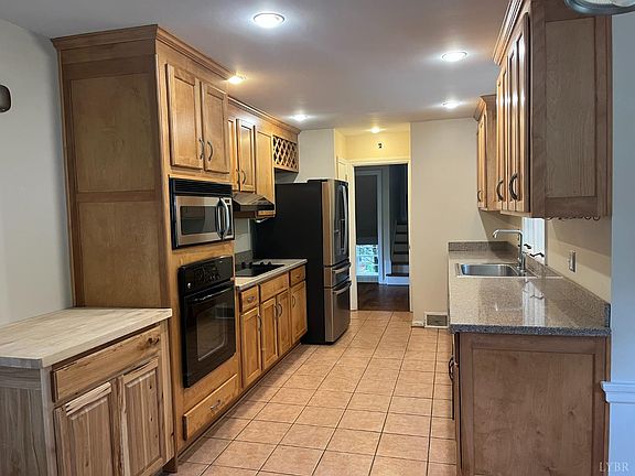 3rd image of 3627 E Woodside Ave