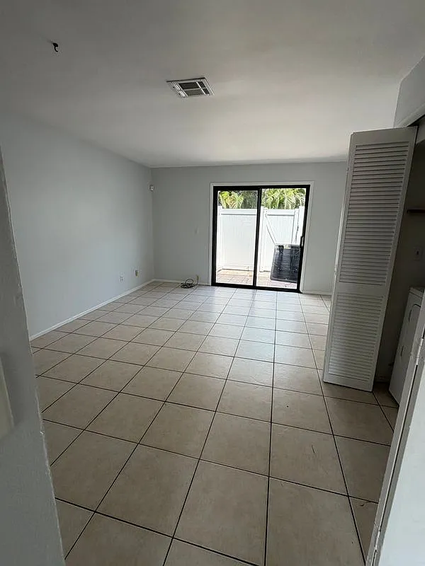 2 bed, 1.5 bath, 795 sqft, $1,650 — Photo 4