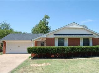 109 Eberle Dr, Moore, OK 73160
