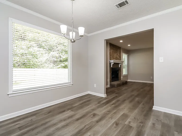 35 Riverside Ct — Photo 6