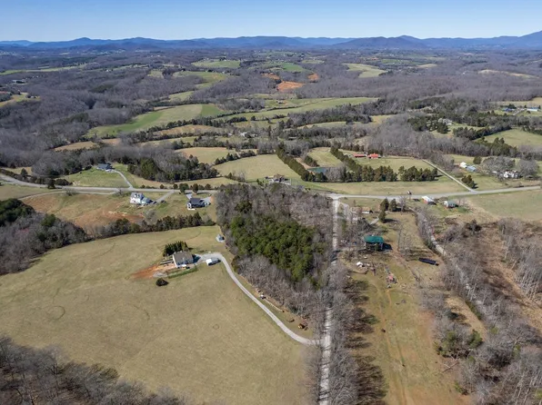 1037 Moneta A&b Rd, Bedford, VA 24523