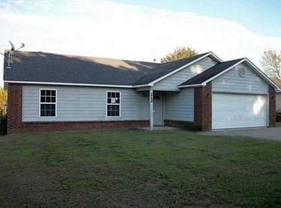 212 5th Ave NE, Gravette, AR 72736