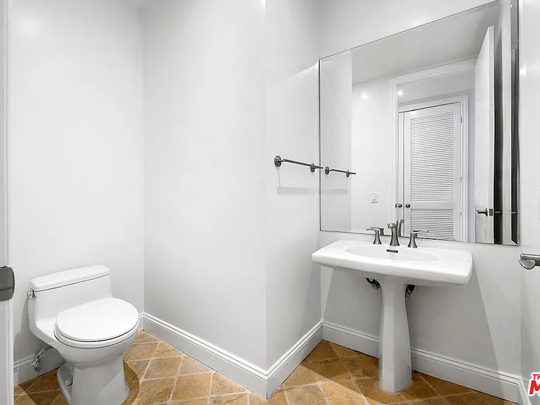 11628 Montana Ave #206 — Photo 37