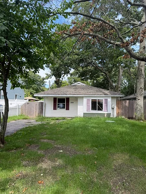 3 bed, 1050 sqft, $3,600 — Photo 1