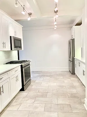 Rented by Arwell Realty | media 4