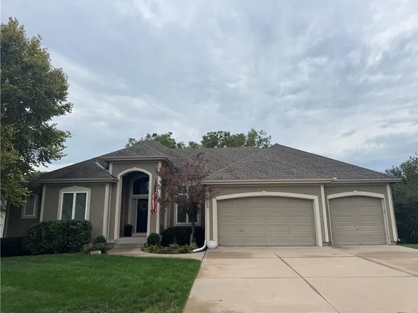 4324 SE Canter Dr, Lees Summit, MO 64082