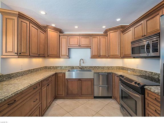 2nd image of 4622 Siesta Cir
