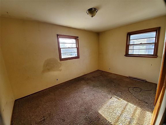 4th image of 247 Coburg Dr