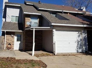 604 Victoria Dr, Grand Prairie, TX 75052