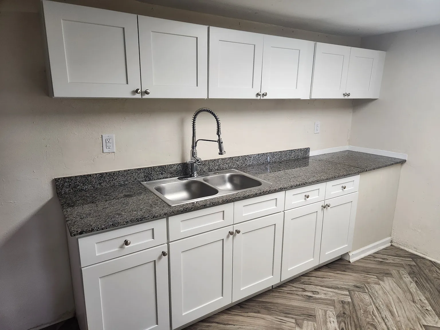 1 bed, 700 sqft, $950 — Photo 1