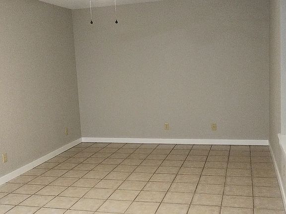 4th image of 221 S Mississippi St #235