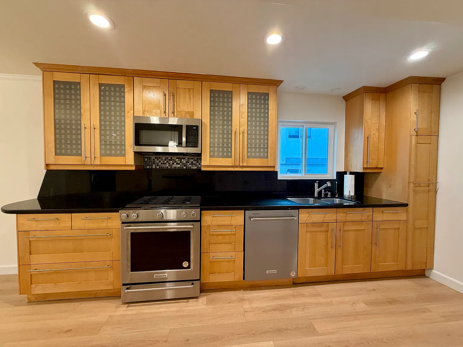 2 bed, 2.5 bath, 1435 sqft, $4,950 — Photo 4