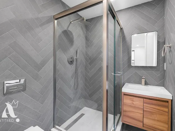 58 Avenue A image 3 of 11