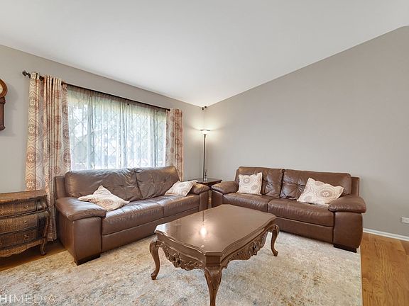 4th image of 1067 E Meadow Lake Dr
