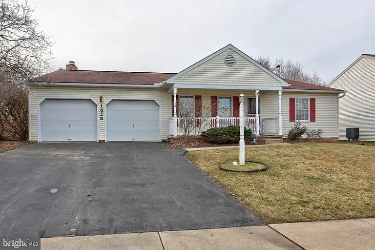 1658 Leona Ave photo 1